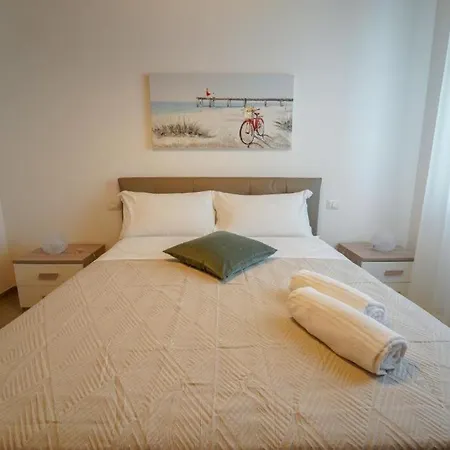 Wojtyla Airport * Bari