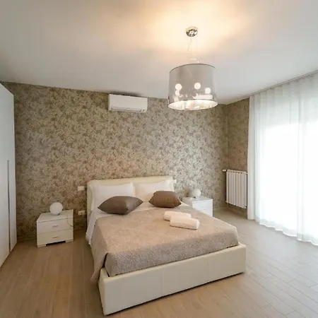 Wojtyla Airport בארי